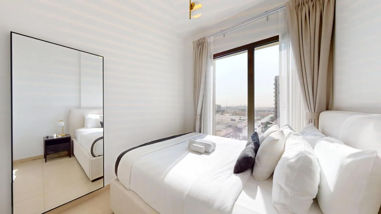 Una Tower - Peaceful One Bedroom In Townsquare Dubai Apartment