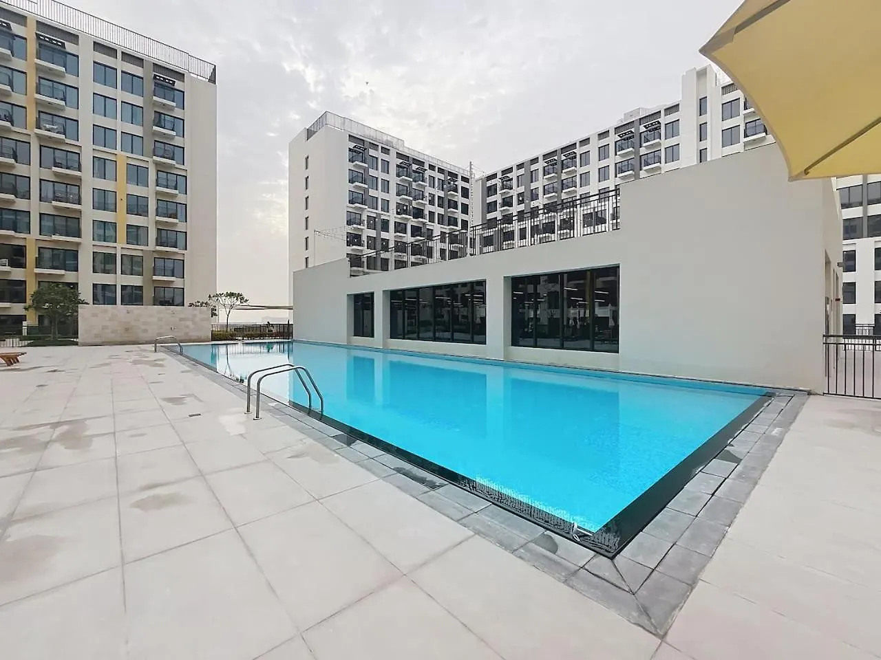 Una Tower - Peaceful One Bedroom In Townsquare Dubai Apartment